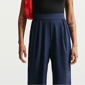 Women's NIKE Navy Blue ACTIVEWEAR Lycra blend Pants.